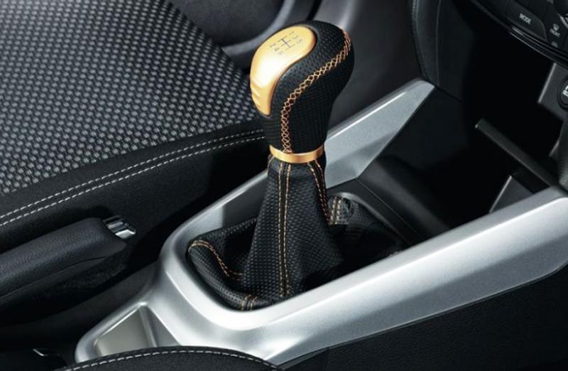 Suzuki Vitara Gear Shift Knob 5 Speed-Yellow.jpg